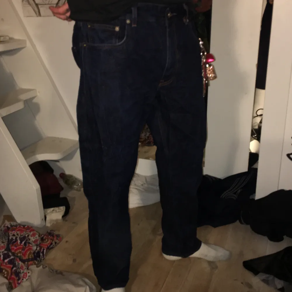 Condition 9.9/10. Nypris ca 2500, säljer för 1500. Jeans & Byxor.