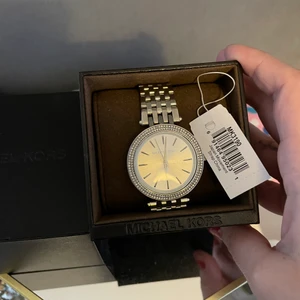 Klocka - Säljer en superfin Michael kors klocka som är äkta så klart. 