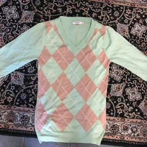 Rutig tröja - Mintgrön rutig tröja❤Från VILA och står storlek L men är definitivt en XS- liten S då den är LITEN i storlek! Se bilder! Skick: NORMALT BEGAGNAT SKICK. Frakt: 66:- Spårbart 