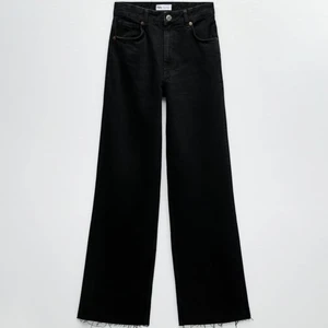 High rise full length   - svarta jeans från zara som i Wide leg full length som jag fick i för liten storlek! 