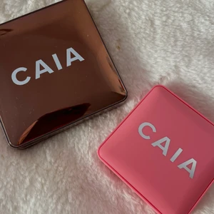 Caia blush & bronzer - En bronzer som är testad en gång med ren borste (la digue och en blush som ALDRIG är använd i färgen watermelon sugar!!!💗🥰 så fina! Säljs gärna ihop🤗 (Värde= 550kr)