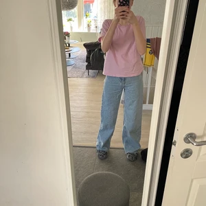 Jeans - Dessa lite större jeans säljer jag för dom är för långa och har inte användning av dom så mycket, stl 34 från mango. Hör av er vid intresse💗