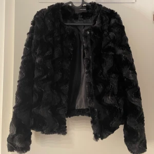 Jacka, storlek XS - Vårjacka från VeroModa! Storlek XS men passar även Small 👏🏼 Använt fåtal gånger, nyskick! 