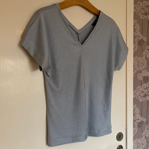 Topp - Jättefin ljusblå blus från Lindex. 