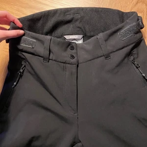 Skidbyxor  - Svarta skidbyxor från McKinley. Skriv för fler bilder.