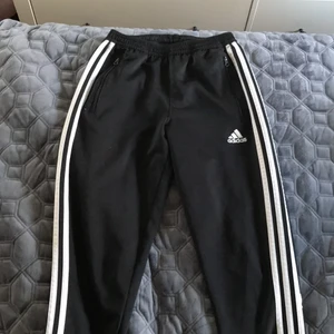 Adidas - Adidas byxor små