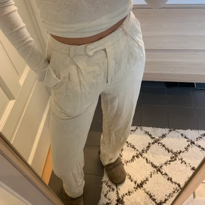 Linnebyxor  - Linnebyxor från weekday, knappt använda. Köparen står för frakten😆