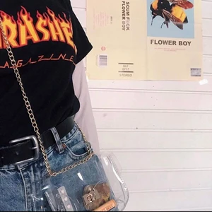 genomskinlig väska  - väldigt fin och cool genomskinlig väska från beyond retro🤍