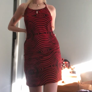 Unik halterneckklänning  - Rolig o snygg klänning som sitter som en smäck! Knytning i nacken 🦋😍möts på söder elr fraktar