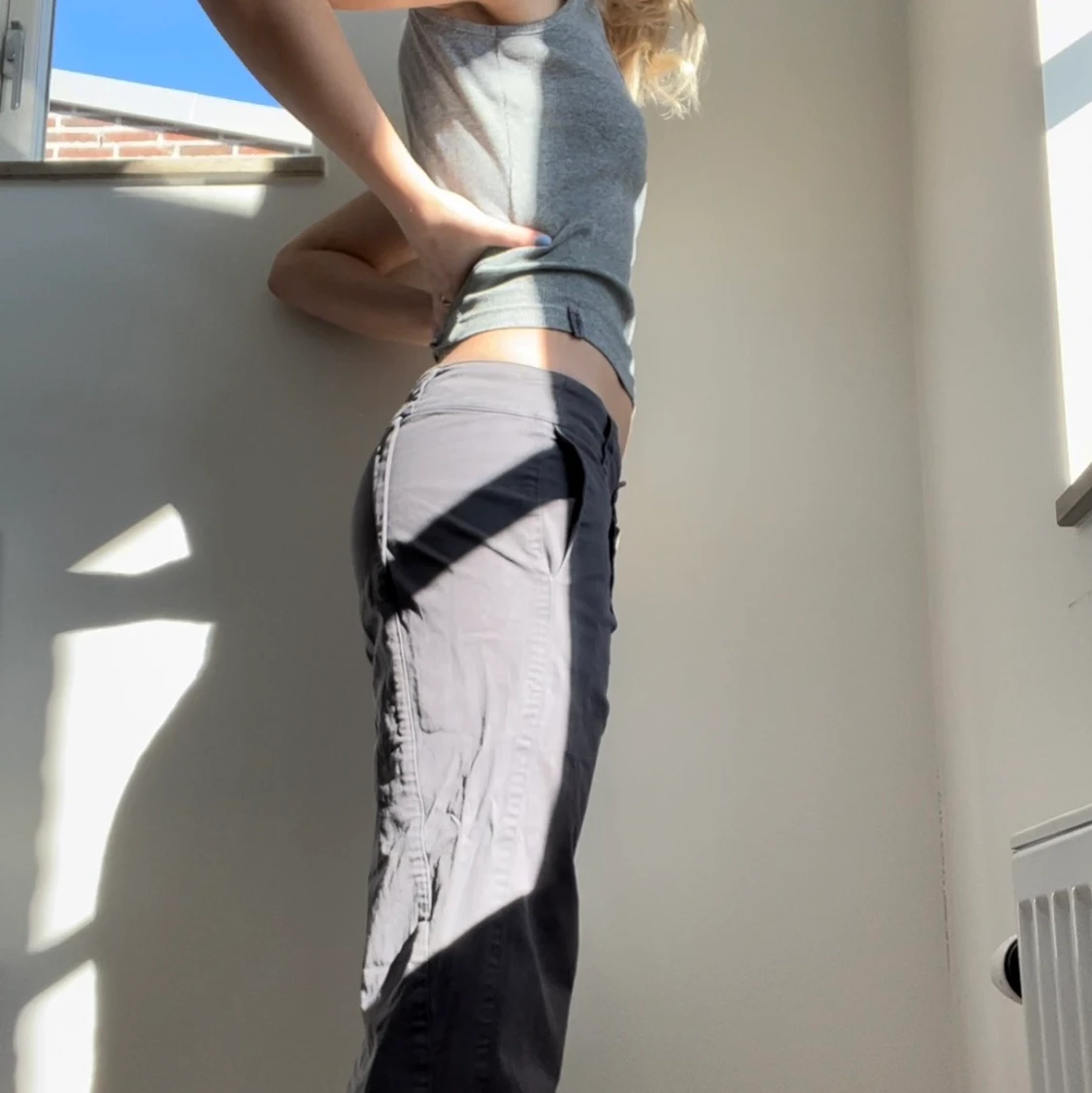 Lågmidjade grå byxor - 90