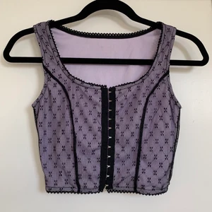 unif dew top dupe! - säljer denna dupe av unifs ”dew top”. Köpt secondhand men är förmodligen originellt från shein då den är en kopia av unifs design! 