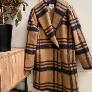 Kappa från Saint Tropez - Brun/beige kappa i storlek XS. Inga synliga tecken på användning.