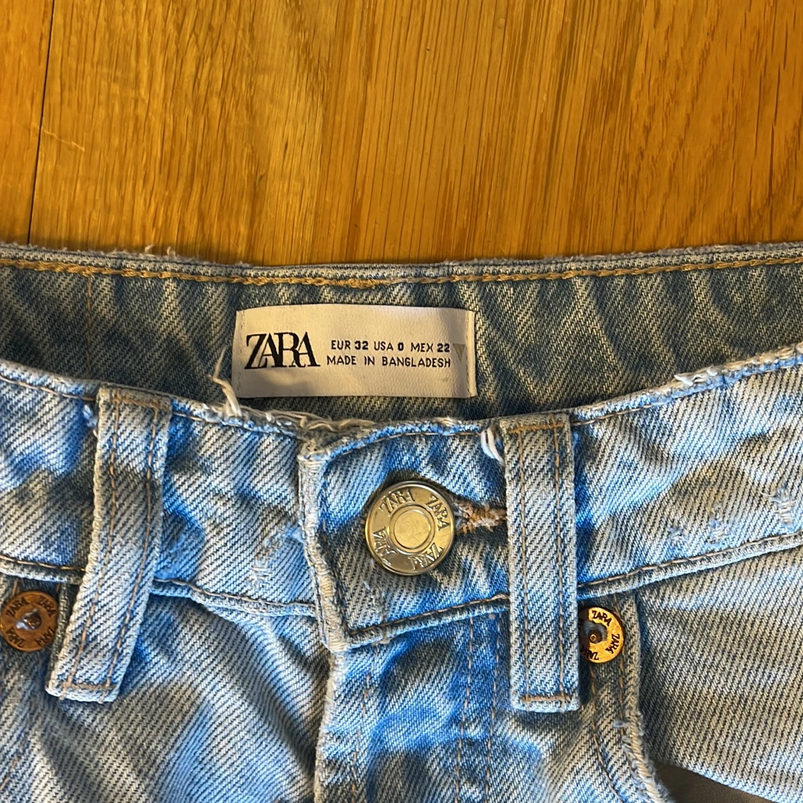 Ett par zara jeans i storlek 32  - 90