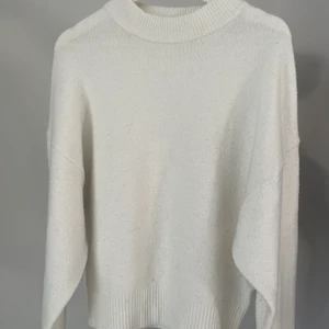 Stickad tröja - Vit stickad tröja från hm i storlek S