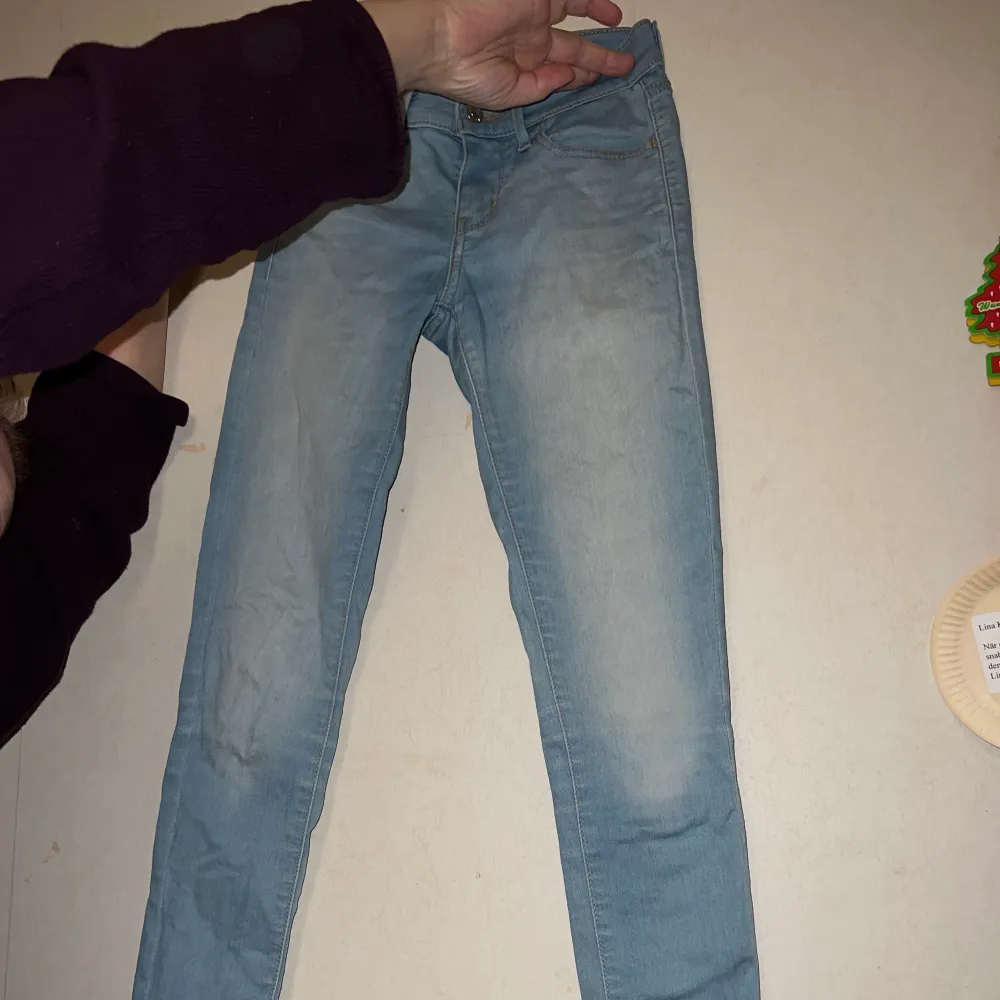 Super skinny jeans 710 från Levi’s i storleken 24. Jeans & Byxor.