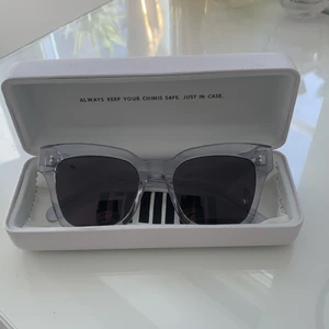 Chimi - Säljer dessa solglasögon från Chimi då dom inte kommer till någon användning. Andvända ett fåtal gånger. Modellen är #005 färgen Litchi. 