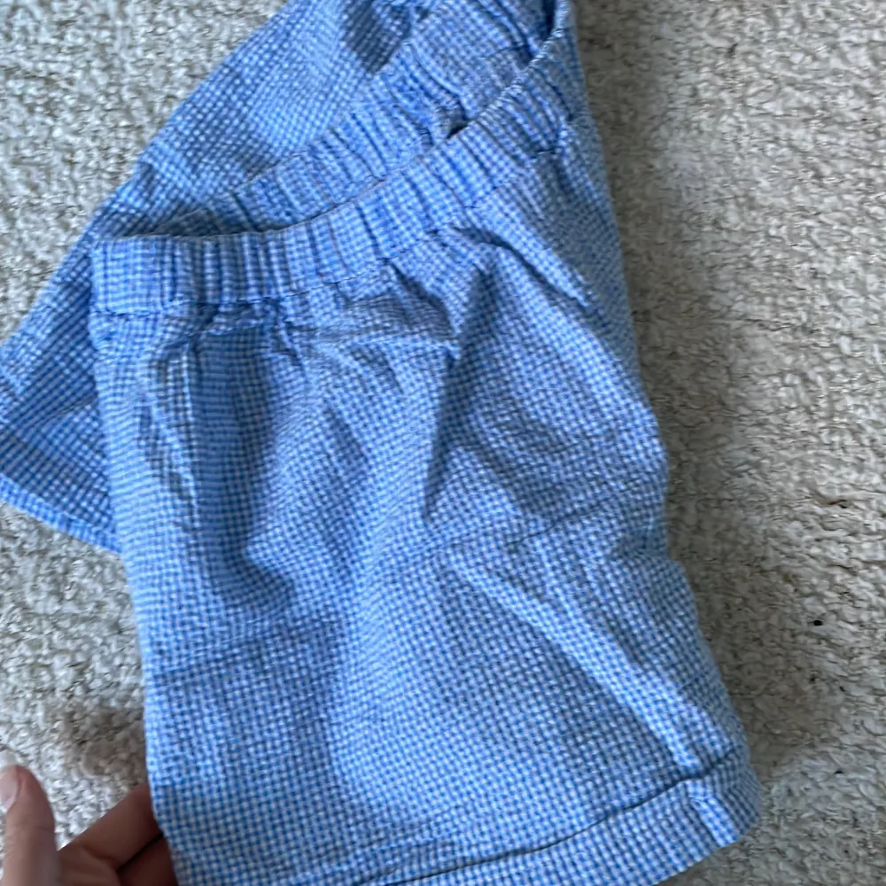 Säljer dessa superfina somriga pyjamasliknande shorts! Buda🖤🖤. Shorts.