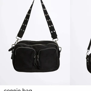 Gina tricot väska  - säljer denna fina rymliga väska som jag köpt på Gina tricot, den kommer inte till användning så då kan jag lika bra sälja den. Liknar noella väskan och den passar till allt😍 den finns inte och köpa på Gina längre men jag köpte den för 350kr men mitt pris är 159kr💓