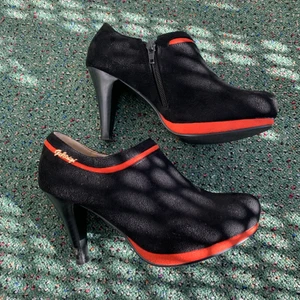 Klackskor - Klackskor från Frankrike. Använda endast en gång och är i väldigt bra skick. Storlek 37. Priset kan diskuteras. 