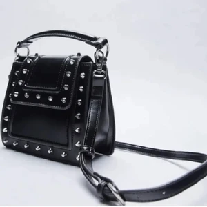 Zara väska - Snygg väska från Zara! Väldigt bra skick💓💓