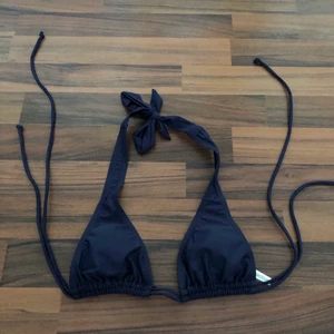 Bikiniöverdel badkläder bikini  - Mörkblå bikiniöverdel i storlek 34/36. Fint skick.