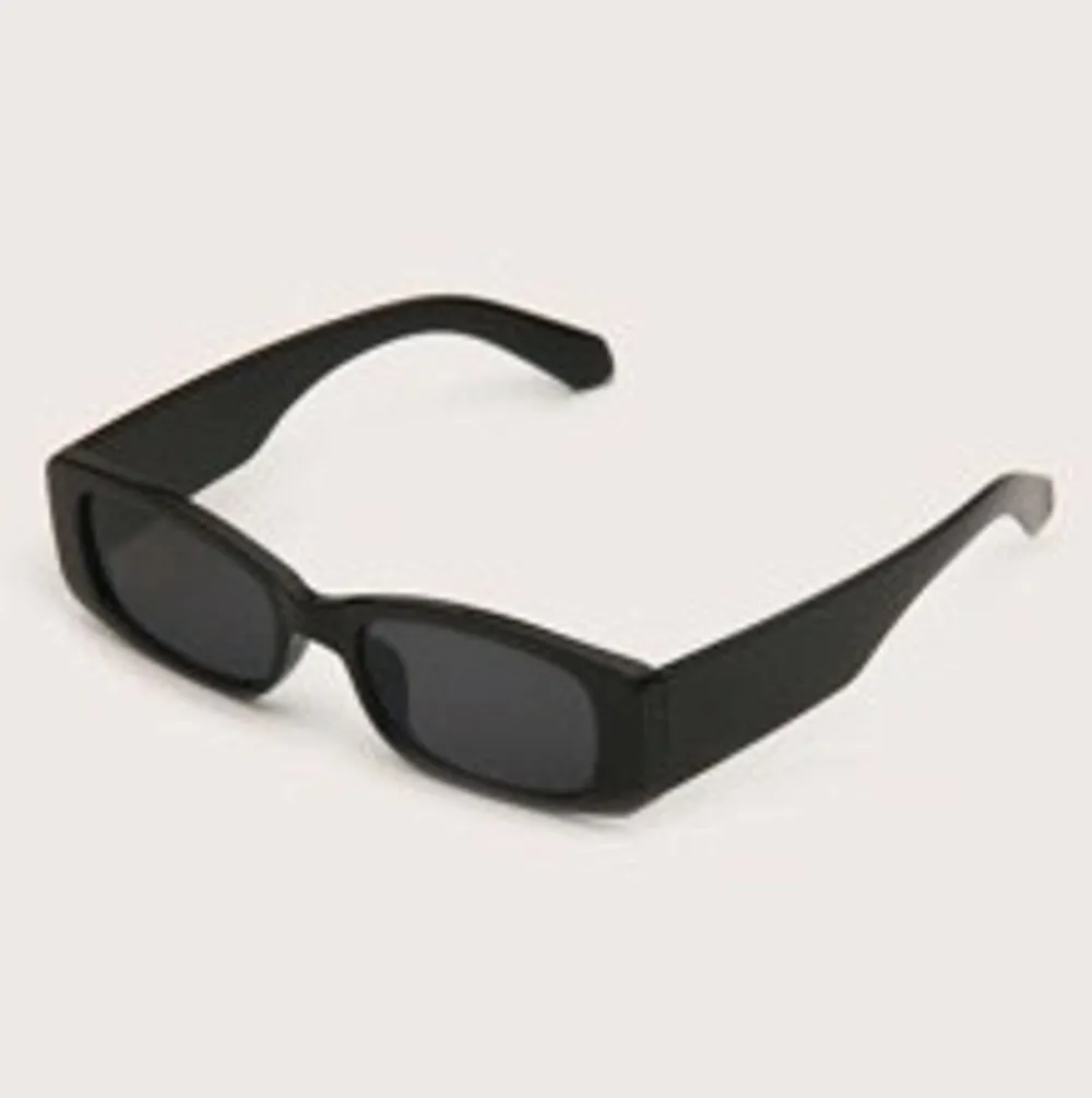 Superfina solglasögon som jag köpte i somras från shein, har inte fått någon användning utav dem så det är därför jag säljer de💘💘💘. Accessoarer.