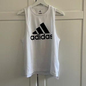 Adidas träningstopp - Vit adidas träningstopp 