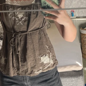 Fin topp - Tröja från en affär i Polen, passar strl s/m. Pris är ej hugget i sten, nypris 120