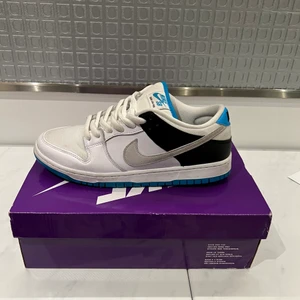 Nike sb dunk lazer blue - Säljer ett par dunks då jag inte längre använder dem. Skick 8/10, pris kan diskuteras.