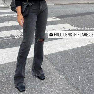 Grå jeans  - Skitsnygga jeans från Gina, dom är midwaist!