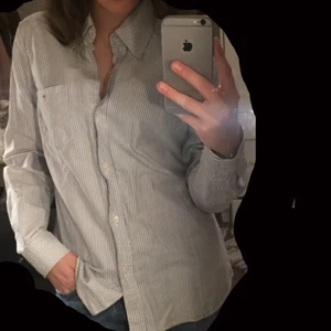 Gant randig skjorta - Fin randig skjorta från gant passar till casual fits och proper fits