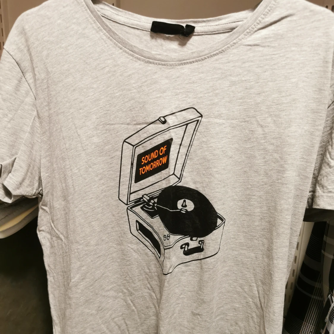 Grå t shirt med tryck