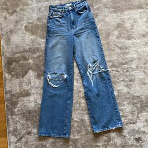 Blå jeans från Ginatricot i storlek 34. (Kommer tyvärr inte ihåg vad jeansen heter). Frakt ingår! 