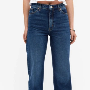 Monki jeans - Säljer mina fina byxor från monki i en så fin blå färg, de är i fint skick men säljer pga att dem är lite för små 