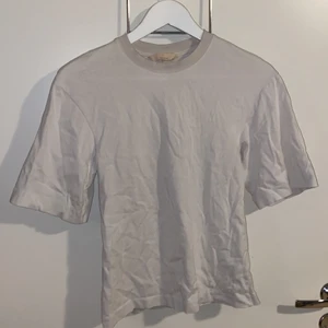 Vit T-shirt hög hals. - H&M