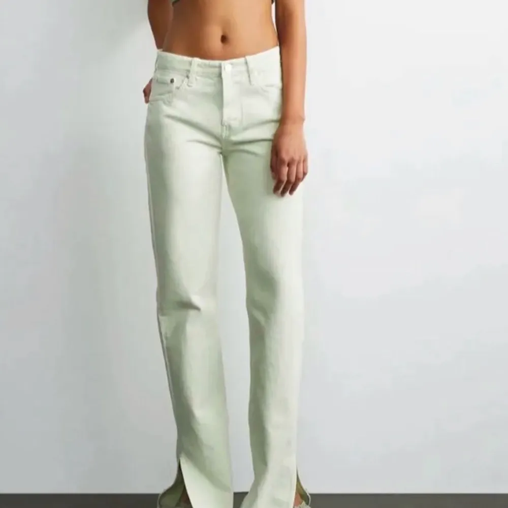 Zara jeans strl 34, skriv för fler bilder. Jeans & Byxor.