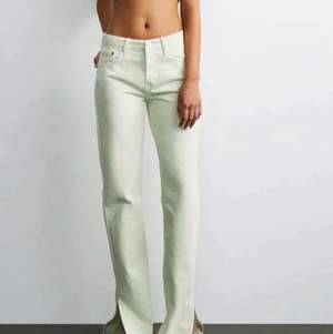 Zara jeans strl 34, skriv för fler bilder