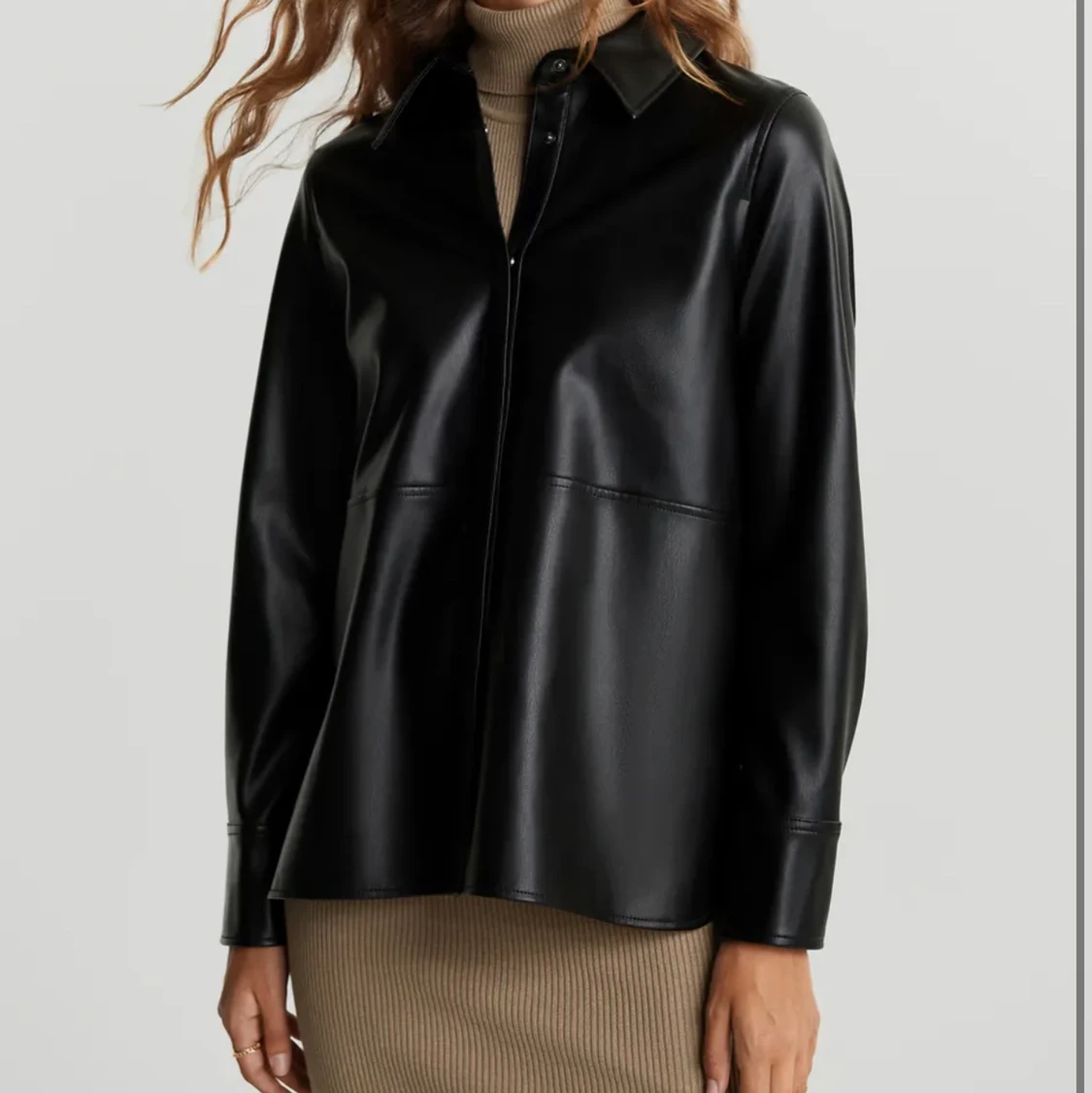 PU skjorta från Gina tricot.  - 91