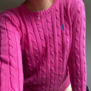 Stickad Tröja Ralph Lauren S Rosa  - Stickad söt tröja från Ralph lauren i S. Möts upp i Stockholm eller så står köparen för frakt 💕