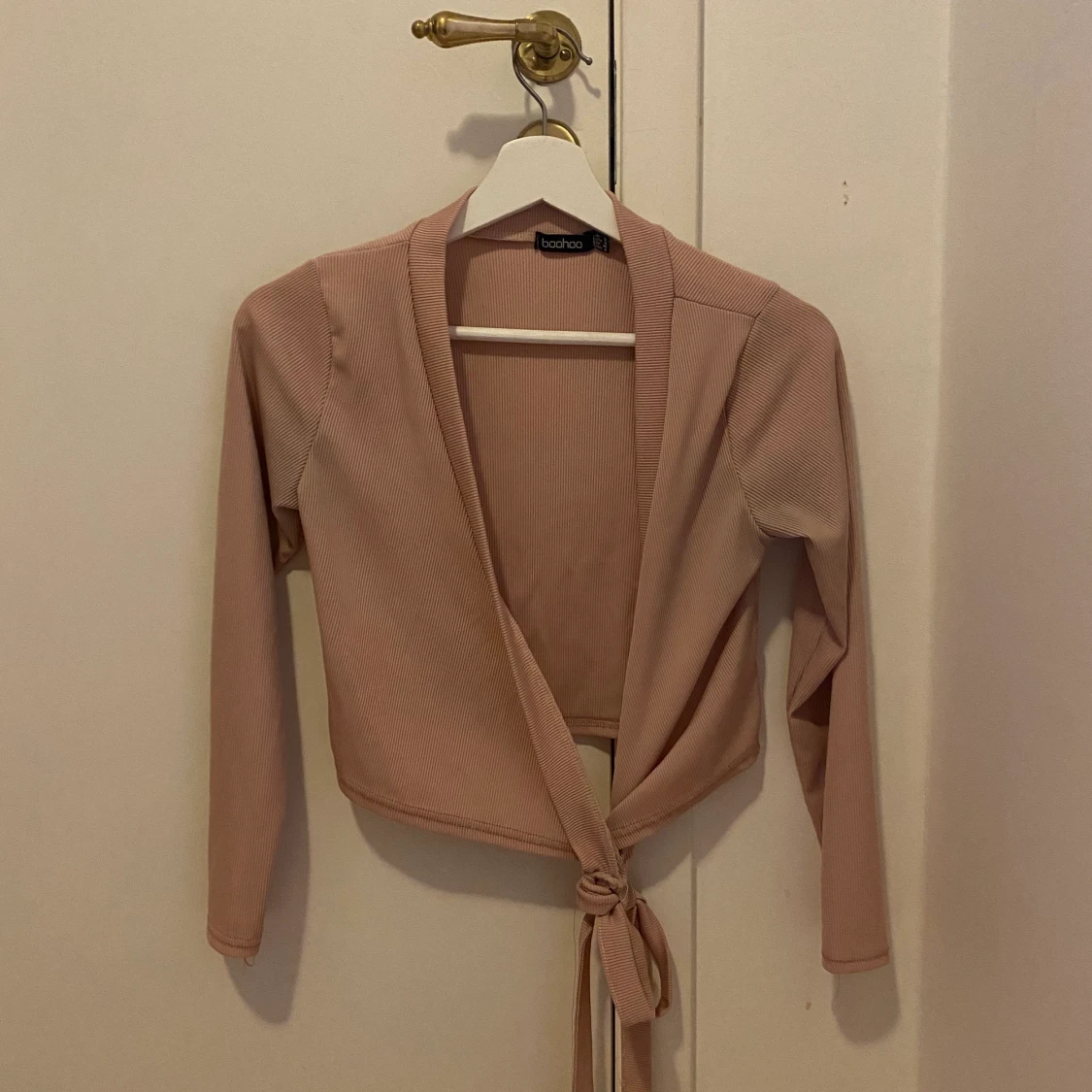 Oöppnad rosa v-ringad tröja  - 90