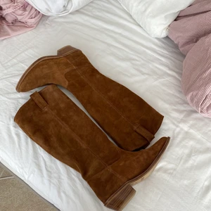 Boots - Bruna höga boots i storlek 36, i nyskick!