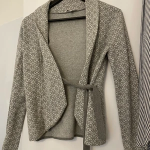 Jumper  - Använd endast en gång, storlek 34/38