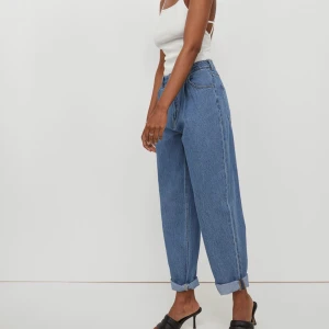 Loose jeans  - Loose jeans från HM. Använd ett fåtal gånger, men är som nya. 