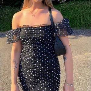 Prickig klänning  - Jättesöt klänning i storlek S, kommer inte ihåg vart den kommer ifrån. köparen står för frakten, kan skicka spårbart 📦