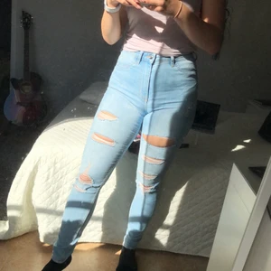 Slitna jeans - Storlek: S/M (38). Jeans med stretch!