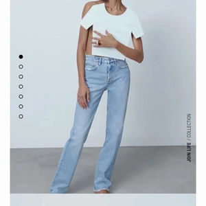 Jeans - Säljer dessa mid Rise zara jeans som är från förra året, slutsålda. 
