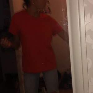 Fin orange tröja  - Fin orange tröja som användes men inte mera jätte fint skick 