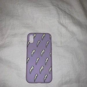 IPhone Xr skal - Fint skal köpt av en på plick men det var till en iPhone xr och jag har en iPhone X! Man kunde inte lämna tillbaka det så jag säljer det här för lika mycket istället!☺️❤️