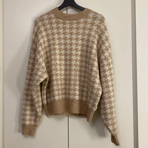 Hm  - En stickad tröja från hm som är i bra skick, storlek M🤎 hör av er vid funderingar eller mer bilder 