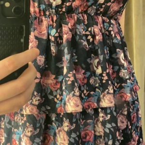 Blommig klänning  - En jätte gullig blommig klänning💕